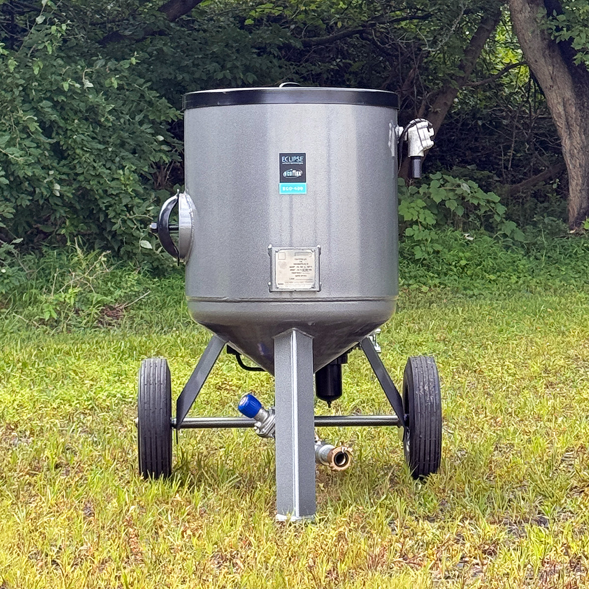 Front view of the ECO-400 wet/dry combo blaster